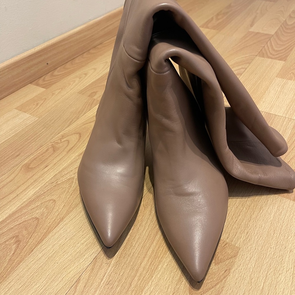 Beautiful kitten heel boots, brand new without box.